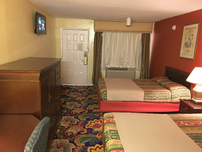 Best Value Hallmark Inn - 