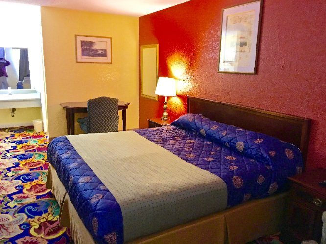 Best Value Hallmark Inn - 