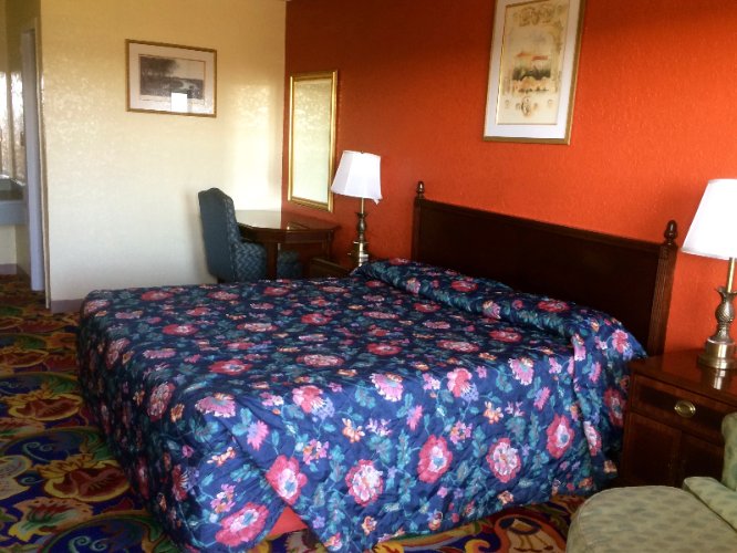 Best Value Hallmark Inn - 