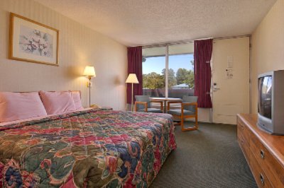 Days Inn - One King Bed Room