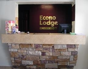 Econo Lodge of Rome - Front Desk