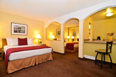 Convenient Location Right Off The Strip