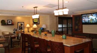 Hampton Inn Downingtown / Exton - Buffet Breakfast Area