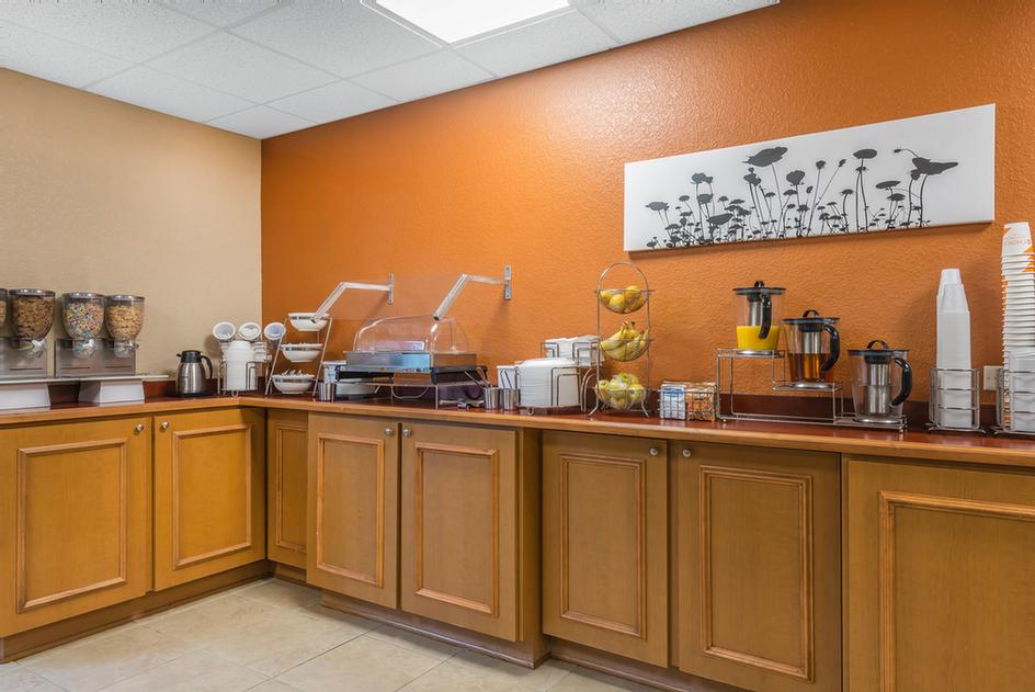Sleep Inn Ocala - Continental Breakfast Area