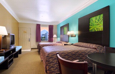 Super 8 Motel - 