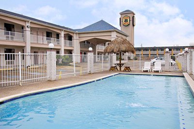 Super 8 Motel - 