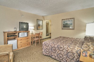 Campus Inn & Suites - Deluxe King