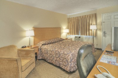 Campus Inn & Suites - Standard King