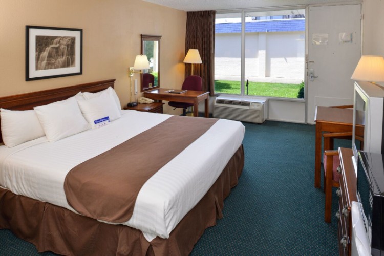 Days Inn Vandalia - Hideaway Suite