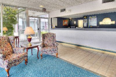 Days Inn Vandalia - Lobby
