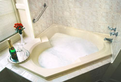 William and Emily Suite Jacuzzi