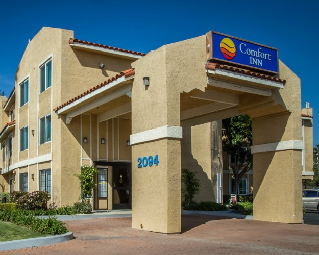 Comfort Inn Ventura - Main Entrance