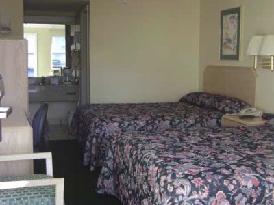 Destin Inn & Suites - 