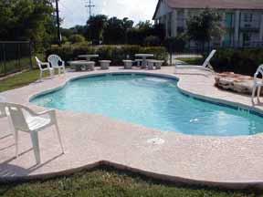 Quality Inn - Pool Area