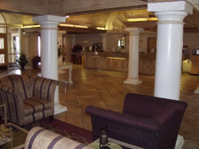 Embassy Suites Hotel El Paso - At The Embassy Suites El Paso Hotel Our Multi-lingual Staff Provides Top-level Service And Ensures Your Stay With Us Will Be A Fun And Relaxing One.