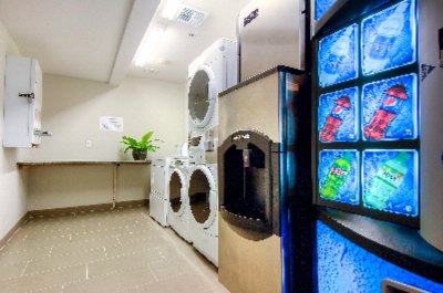 Quality Inn & Suites of Carlsbad - Comfortable Room With 2 Doubles W/ Microwave And Fridge
