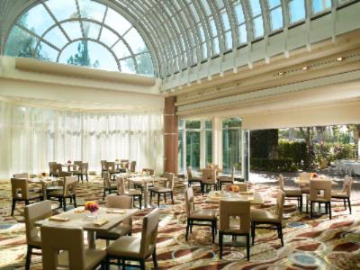 Warner Center Marriott - Lobby