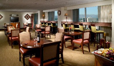 Warner Center Marriott - Q Martini Bar