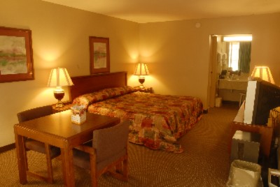 Travelodge Springdale - King Bedroom