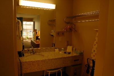 Travelodge Springdale - Bathroom Vanity