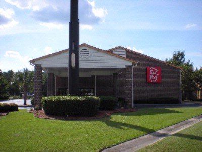 Red Roof Inn - Main Building(night Time View