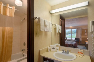 Days Inn - Bathroom