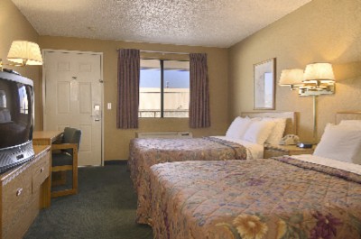 Days Inn East - Double Size Room With Two Queen Size Bed