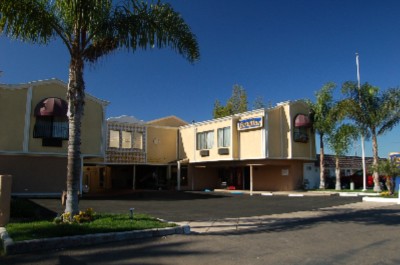 Quality Inn & Suites / Portofino Beach Inn - Hotel Front