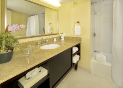 Embassy Suites / Miami International Airport - Suite Bathroom