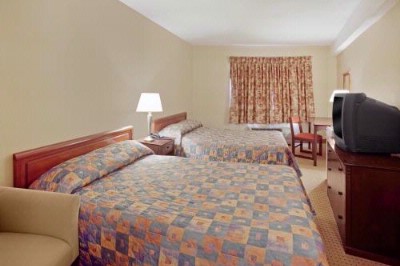Econo Lodge - 