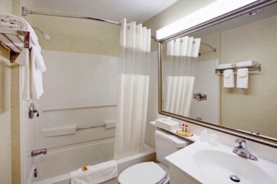 Econo Lodge - 