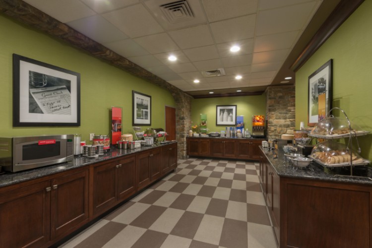Hampton Inn & Suites Air Force Academy - Breakfast Area
