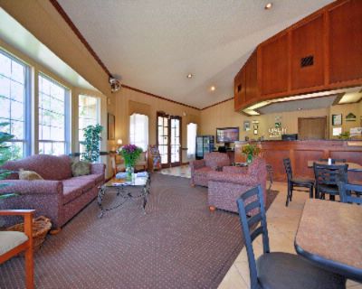 Quality Inn & Suites - Suite