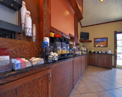 Quality Inn & Suites - Courtyard