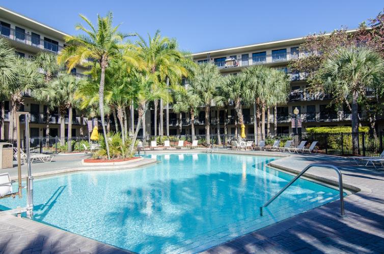 Royale Parc Suites - Large Lagoon-style Pool