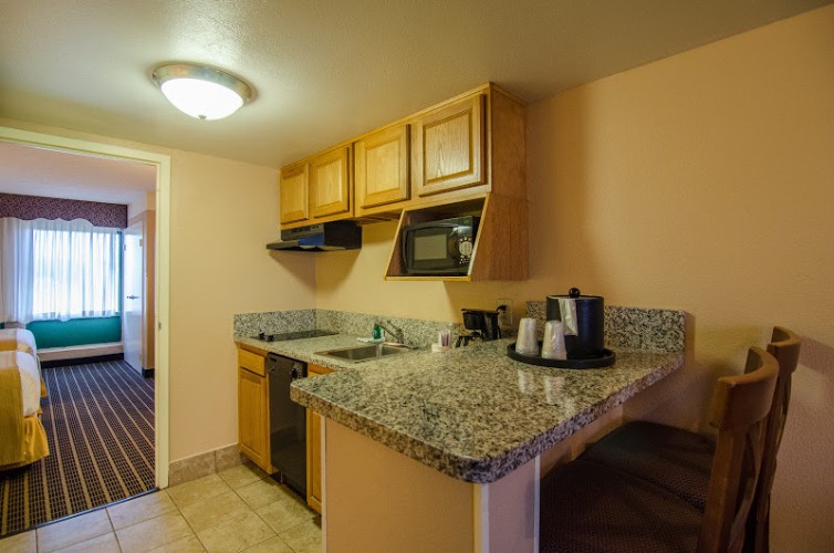 Royale Parc Suites - Luxurious Bedding And Bath Amenities