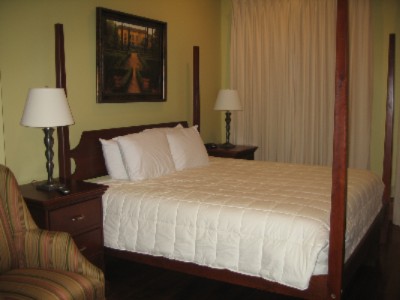 Prytania Oaks Std. Queen W/visco Mattress
