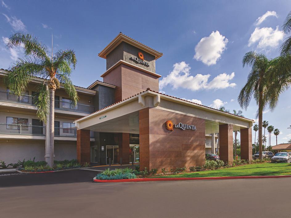 La Quinta Inn & Suites Santa Ana - Front Of Hotel