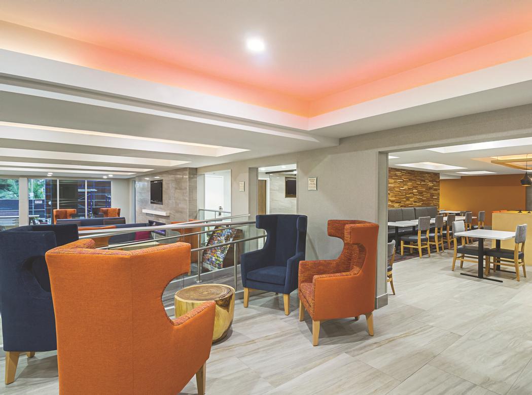La Quinta Inn & Suites Santa Ana - Lobby