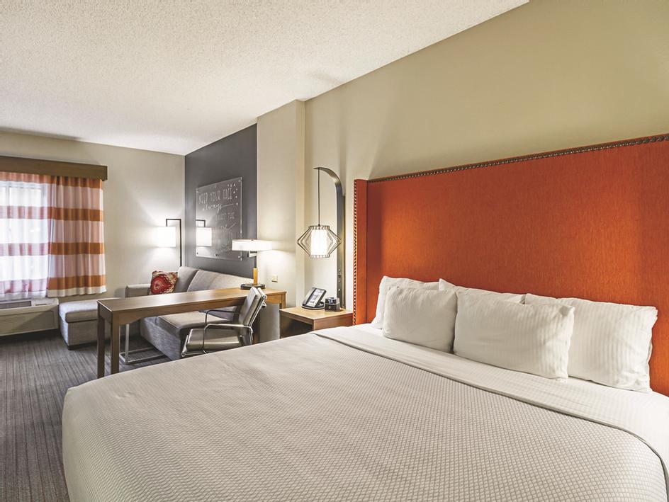 La Quinta Inn & Suites Santa Ana - King Room