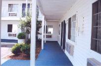 Passport Inn & Suites - Walkway