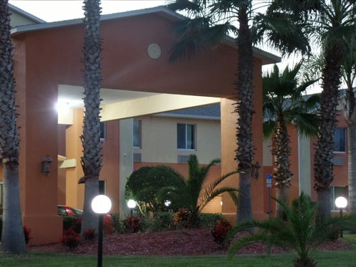 Super 8 Motel - 