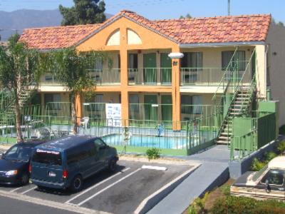 Suite Building And Pool