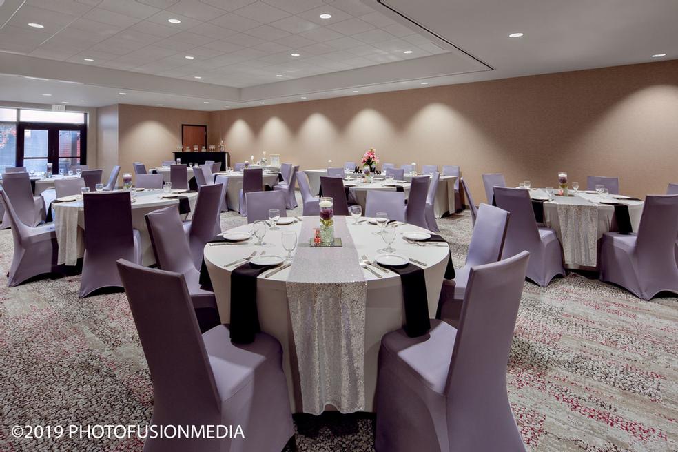 Courtyard by Marriott Shadyside - 