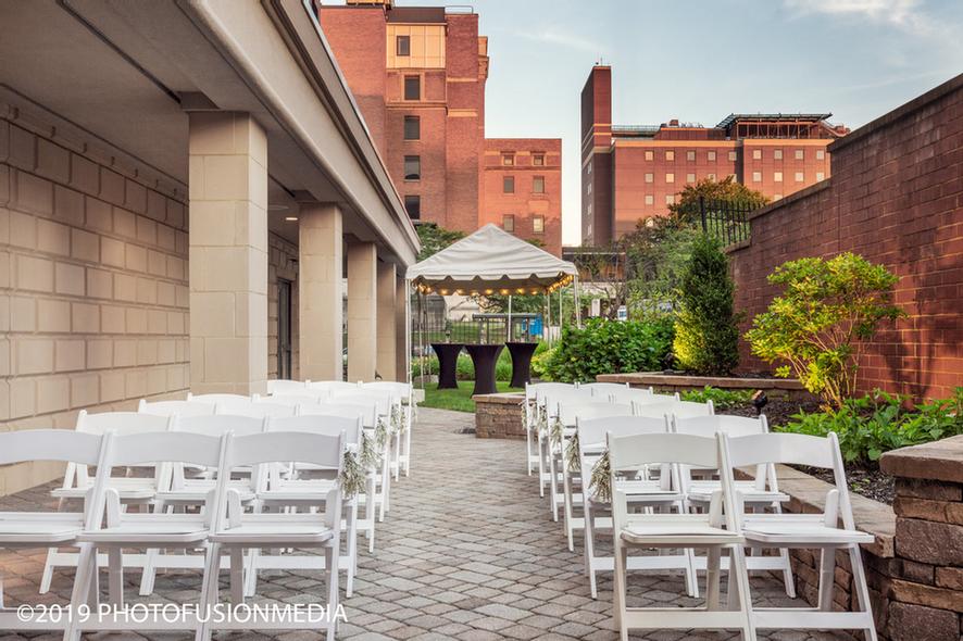 Courtyard by Marriott Shadyside - 