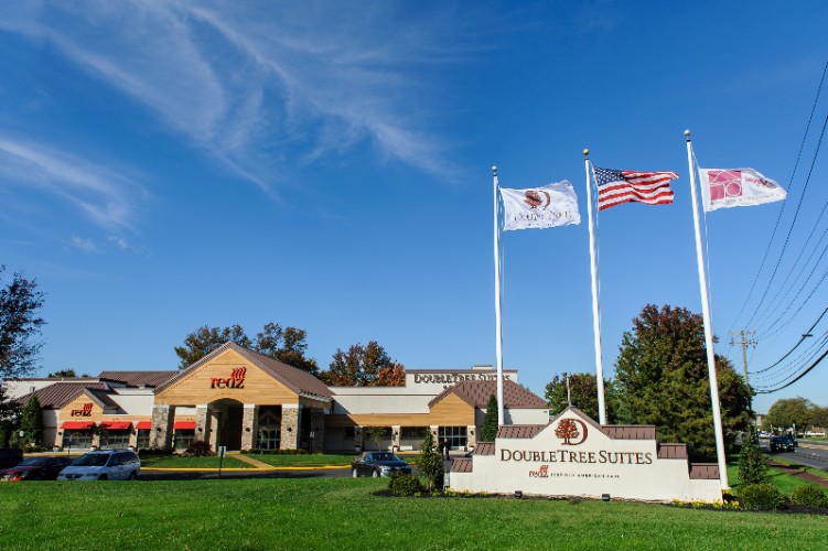 Doubletree Guest Suites Mt. Laurel Front View