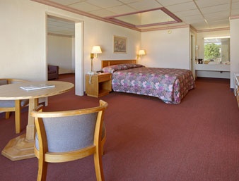 Ramada Inn West - King Suite
