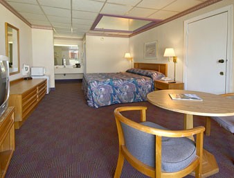 Ramada Inn West - Standard King