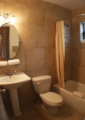 Motel Blu Mimo Historical District - Newly Renovated Bathrooms