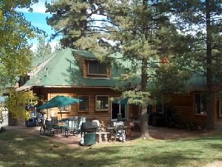 Large Back Deck With Gas Bbq And Plenty Of Seating.
